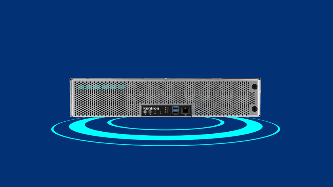 Ein moderner Server mit einem perforierten Gehäuse, der auf einem blauen Hintergrund steht. Er besitzt USB-Anschlüsse und zeigt mehrere Kontrollleuchten an der Vorderseite.