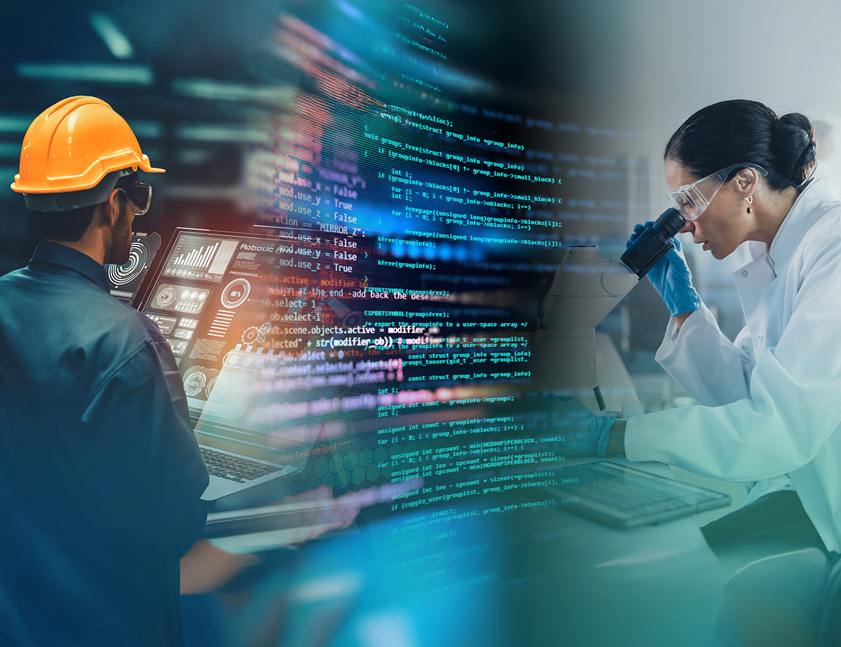 Ein Mann in einem Sicherheitshelm arbeitet an einem Laptop, während eine Frau in einem Laborkittel und mit einer Lupe an einem Computer codiert. Im Hintergrund sind Programmierzeilen und technische Grafiken zu sehen.